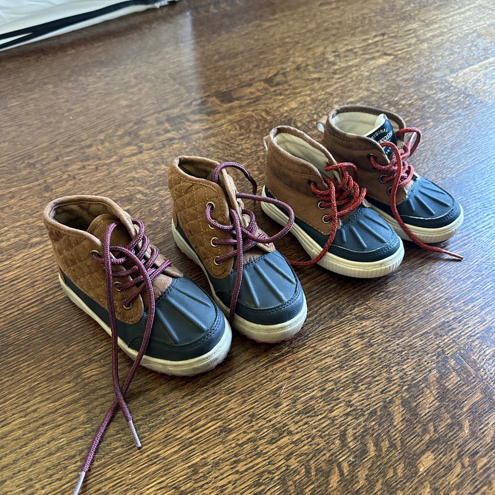 Oshkosh Toddler Duck Boot, selling multiple sizes
